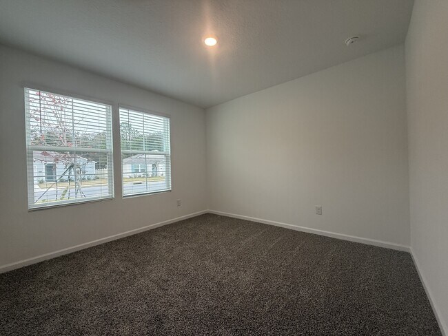 Building Photo - 350 Ardila Cir