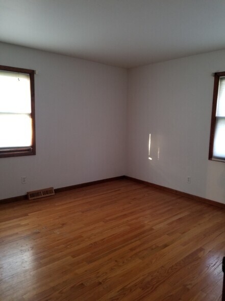 Primary Bedroom - 118 Chanticleer Ln NE