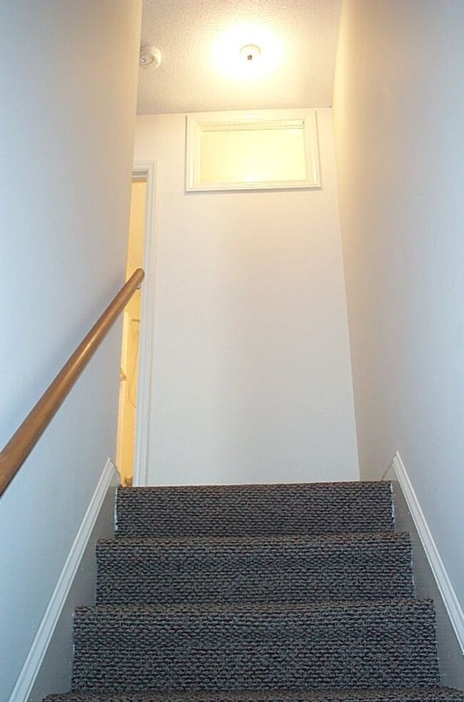 Building Photo - 902 Verdant Dr