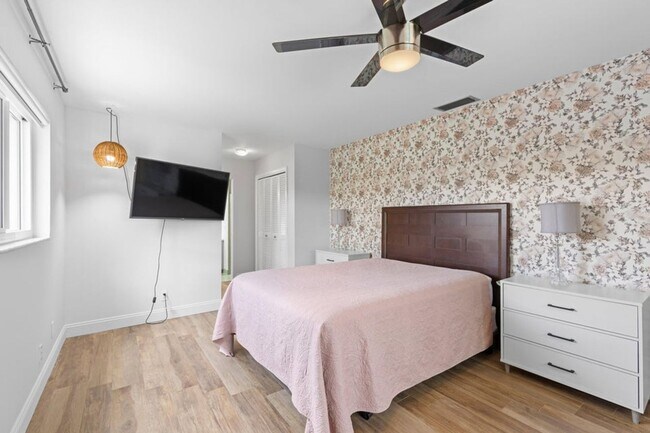 Building Photo - 1039 NW 8th St