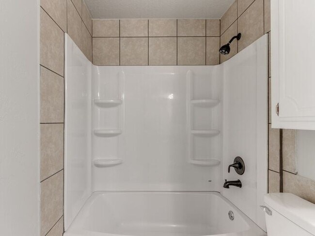 Building Photo - 509 Bluegrass Ln
