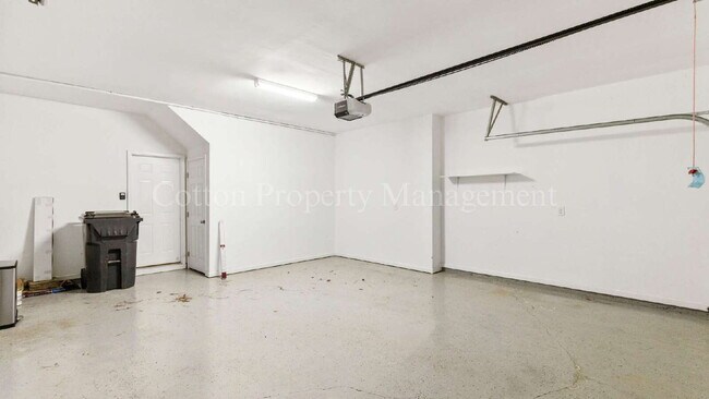 Building Photo - 1010 Winterberry Cir
