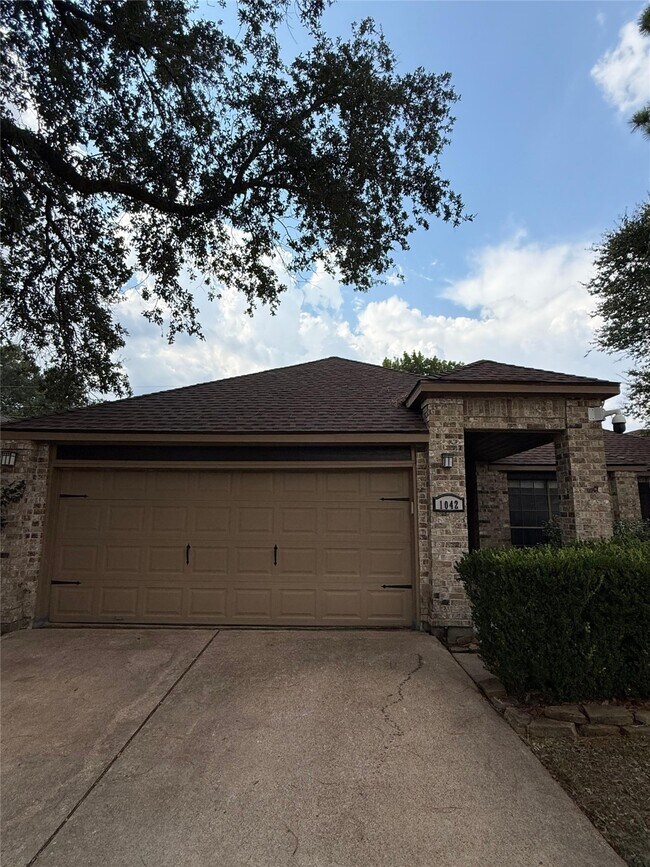 Building Photo - 1042 Cascade Creek Dr