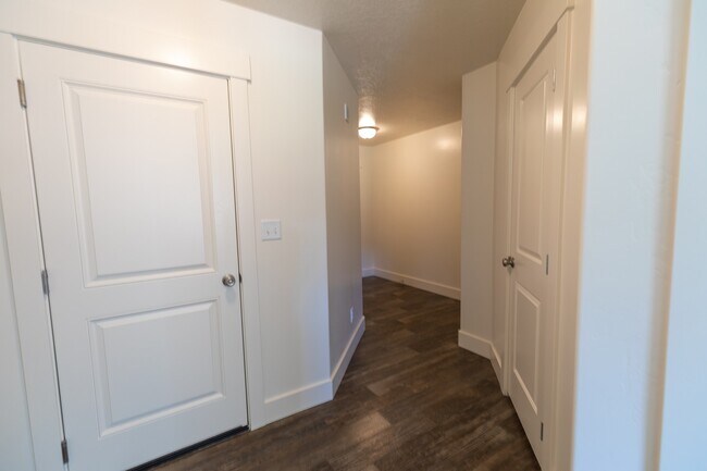 Building Photo - Spanish Fork Townhome