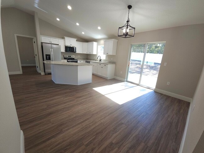 Building Photo - 774 W Deacon Pl