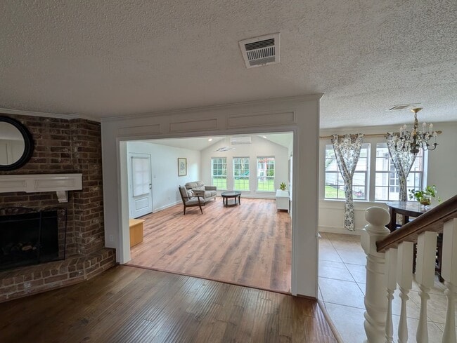 Building Photo - 11807 Highgrove Dr