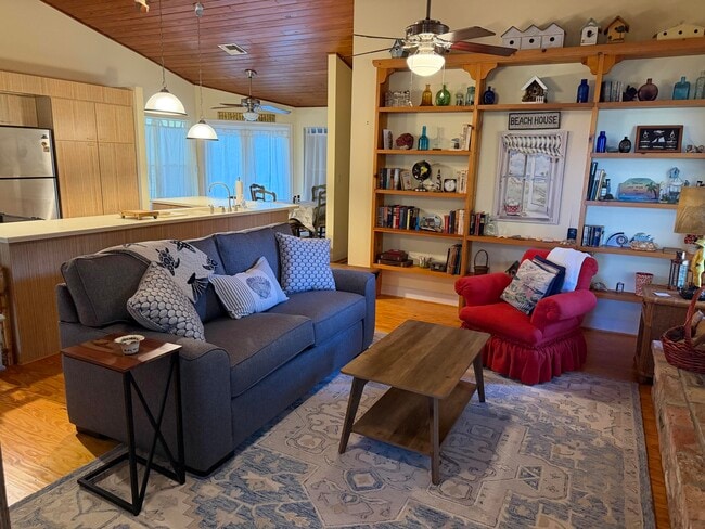 Building Photo - 1941 W Shell Ln