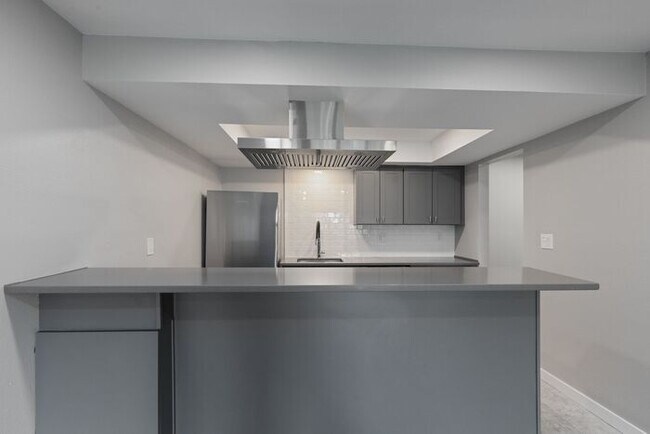 Building Photo - Large Freshly Remodeled and AIR CONDITIONE...