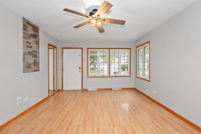Building Photo - 8818 Fairway Dr