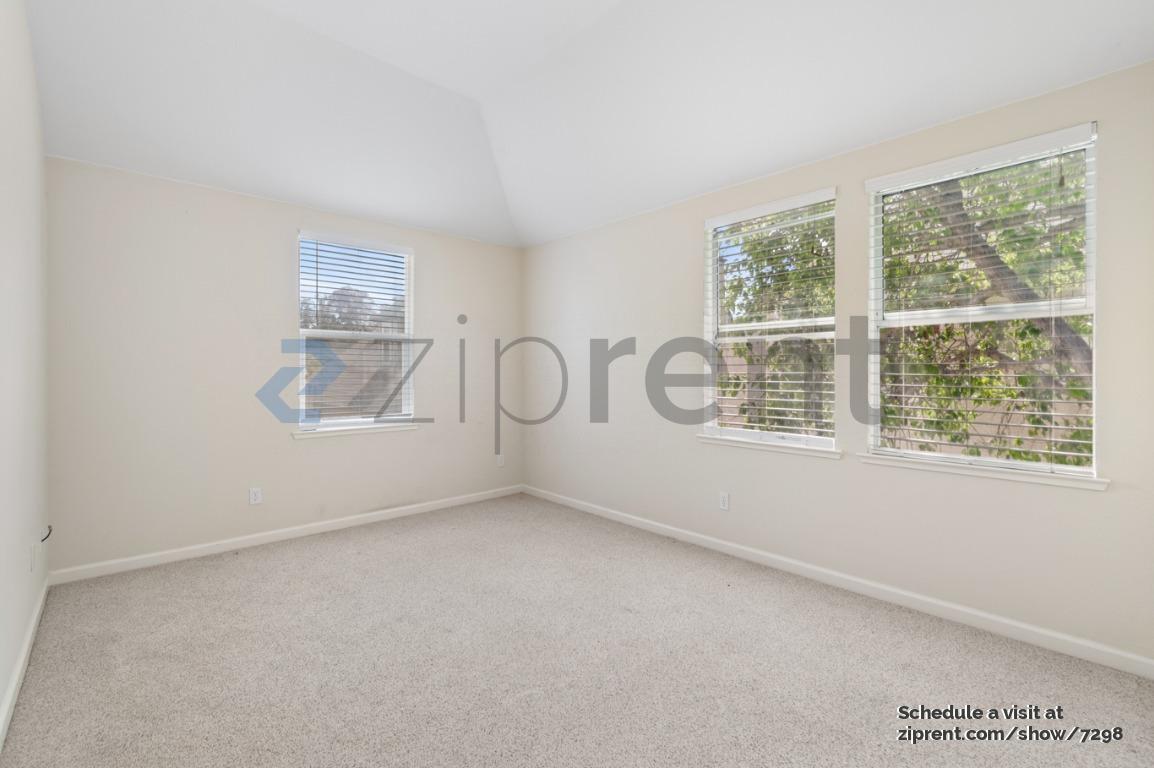 Building Photo - 1021 Nobel Dr