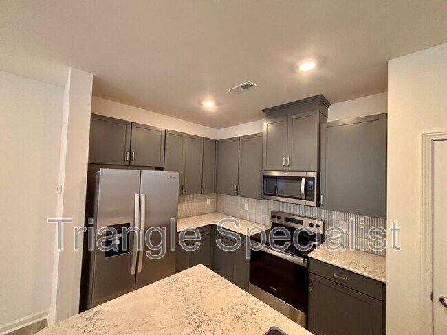 Building Photo - 10514 Brookside Reserve Rd