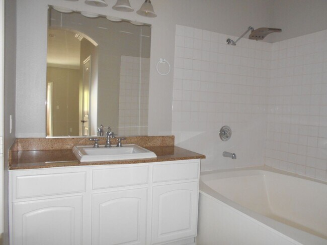Building Photo - Spacious 2 Bedroom Condo Ready To Move-In!
