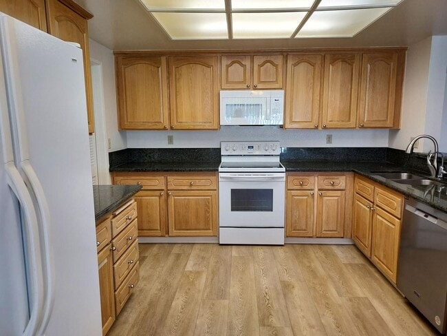 Building Photo - Rancho Penasquitos - 4bed/3bath Single-Two Story Family Home with 2 Car Garage (PRE-LEASING FOR A...