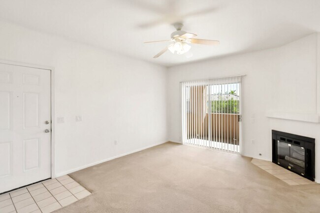 Building Photo - 2 Bed Condo Centrally Located