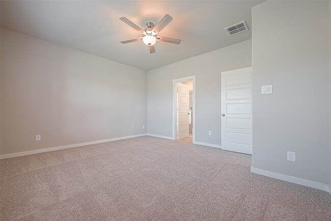 Building Photo - 8523 Lake Groove Ln