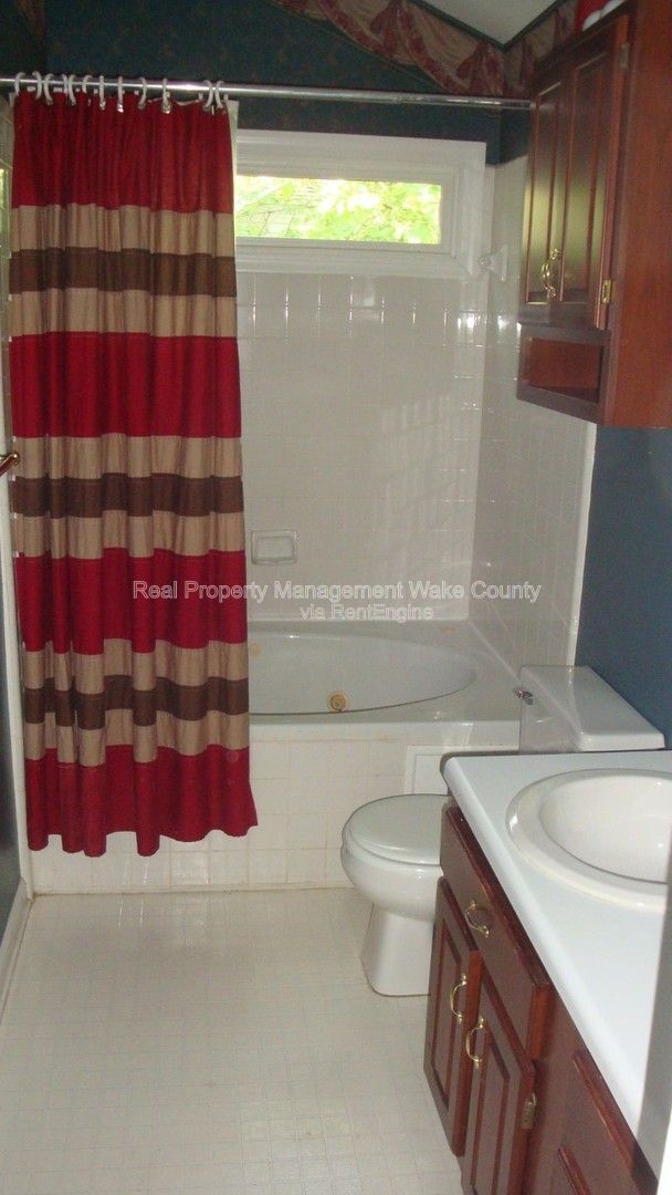 Building Photo - 2912 Isabella Dr