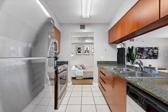 Building Photo - 1 SE 12th St