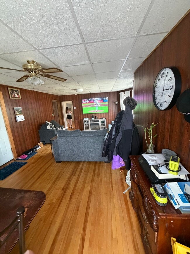 Building Photo - 15 Caroline St