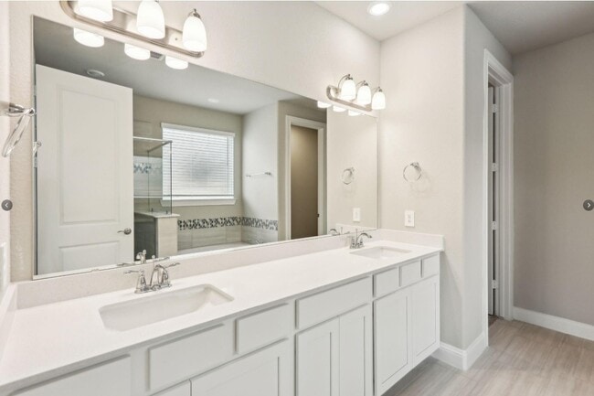 Building Photo - 2826 Duchess Dr
