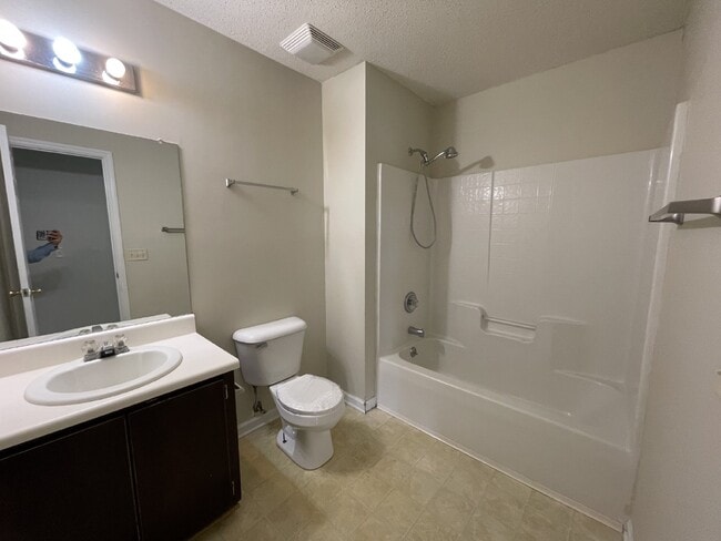 Building Photo - House for Rent
