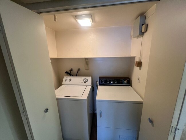 Building Photo - Remodeled 2 bedroom condo