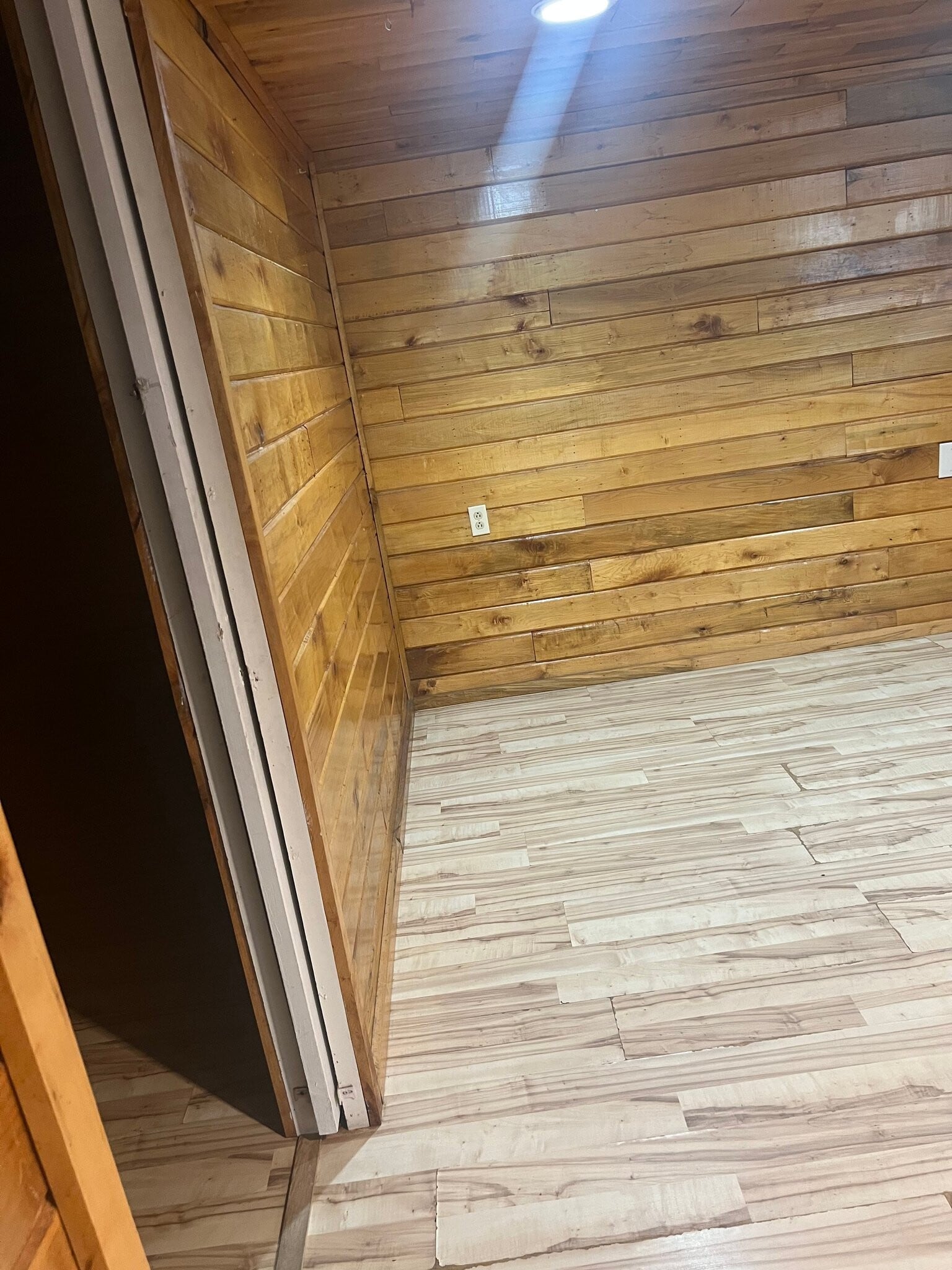 Building Photo - 1574 Armstrong Rd