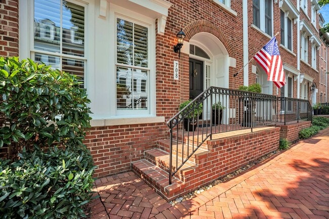 Building Photo - Stunning 4BR All-Brick End-Unit Townhome with Rooftop Terrace in Potomac Greens