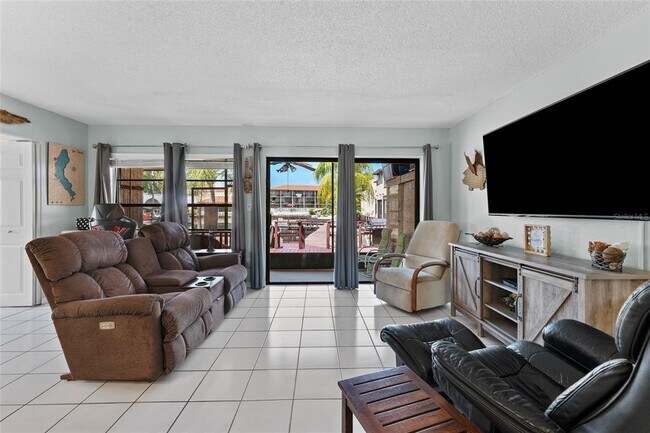 Building Photo - 2571 Cyprus Dr