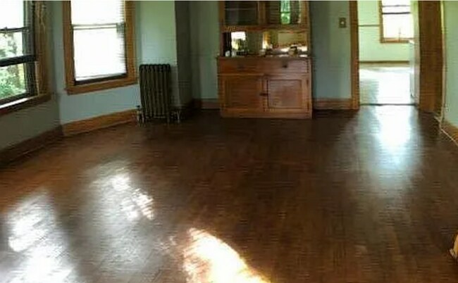 Building Photo - 434 E Berteau Ave