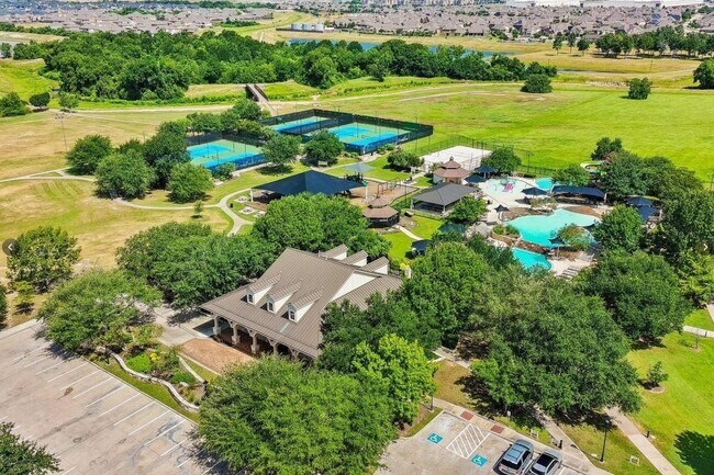 Building Photo - 2727 Carriage Hollow Ln