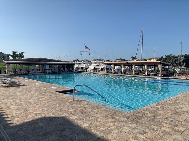 Building Photo - 2775 Kipps Colony Dr S