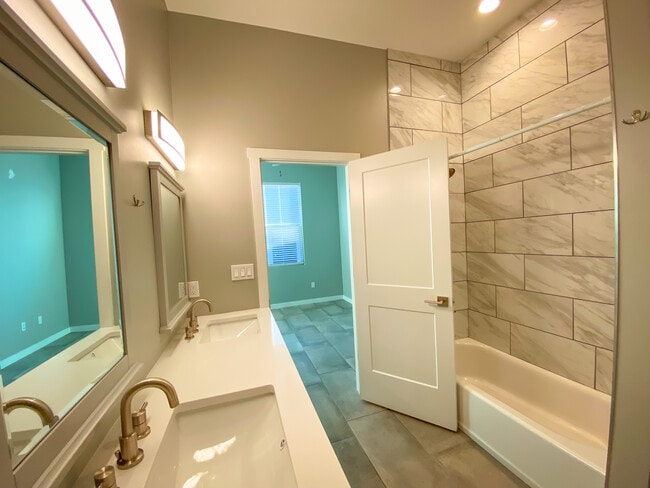 Building Photo - 844 Tijeras Ave NW