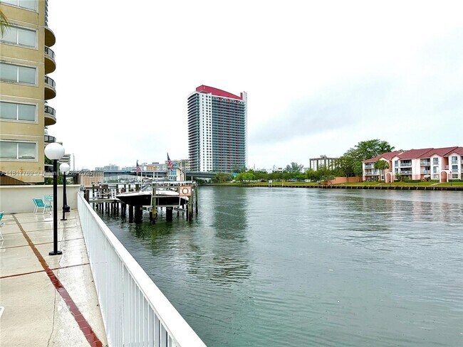 Building Photo - 3800 S Ocean Dr