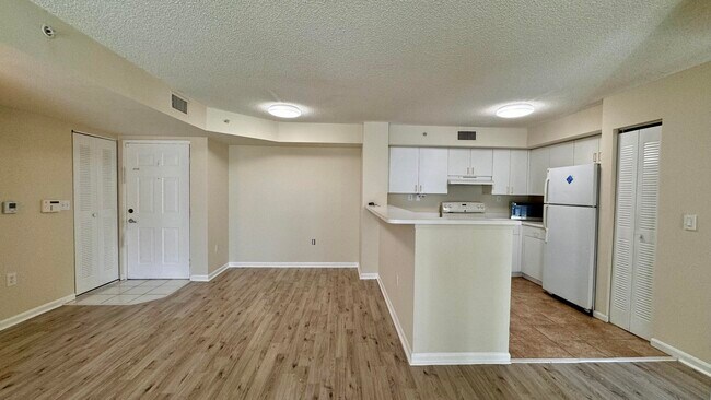 Building Photo - 7808 Sonoma Springs Cir