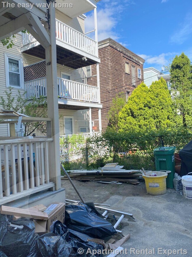 Building Photo - 32 Putnam Ave