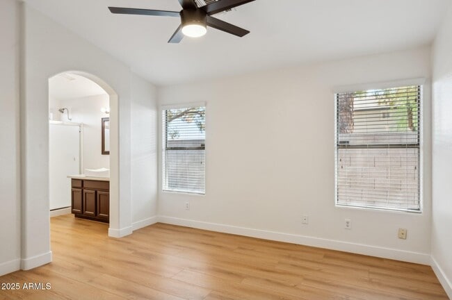 Building Photo - 2131 S Peppertree Dr