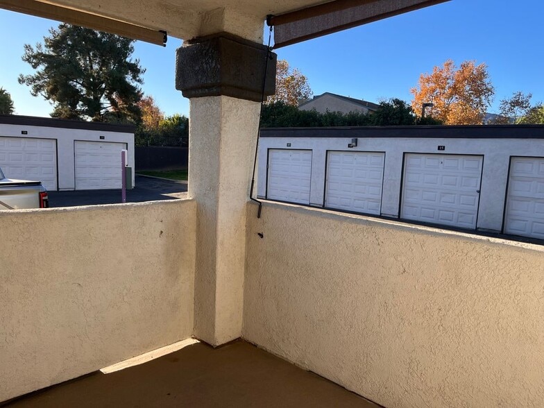 Building Photo - 16377 Lakeshore Dr