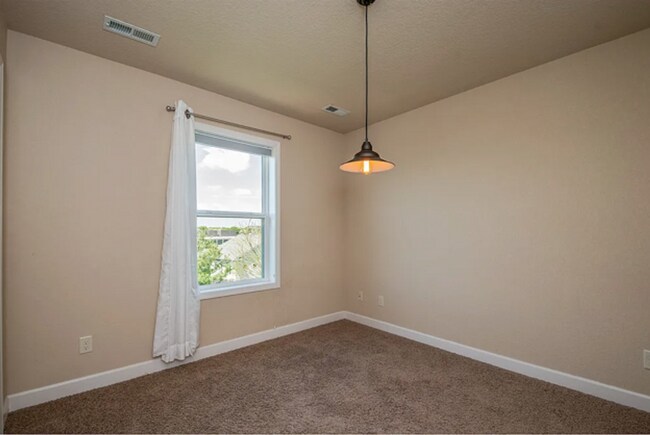 Building Photo - Welcome to your next home!