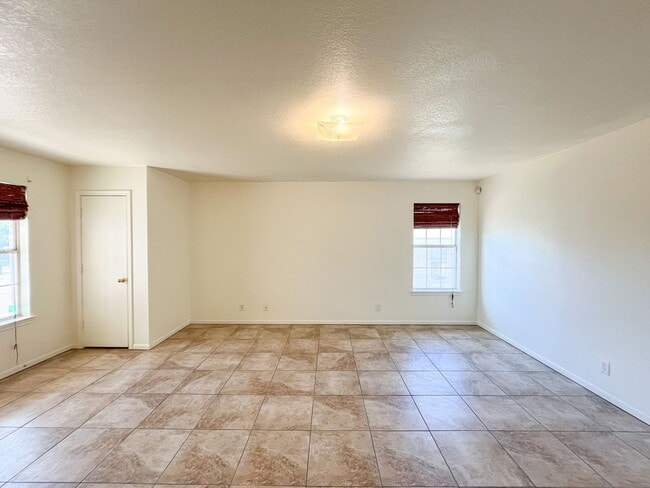 Building Photo - 2603 Edgefield St