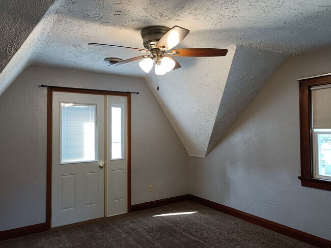 Building Photo - 9214 S Chicago Rd