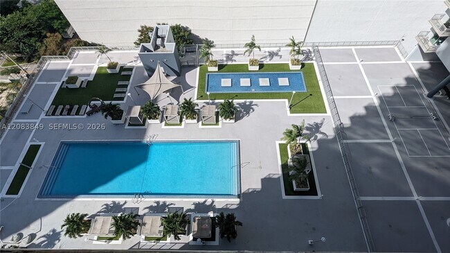 Building Photo - 690 SW 1st Ct