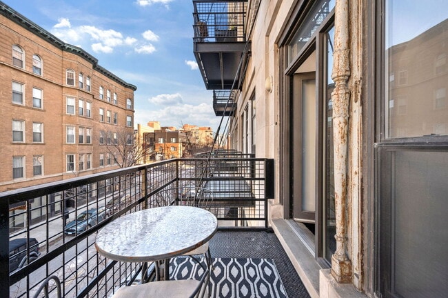 Building Photo - 1645 W Ogden Ave