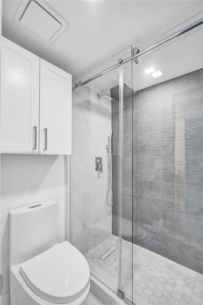 Building Photo - 3625 N Country Club Dr