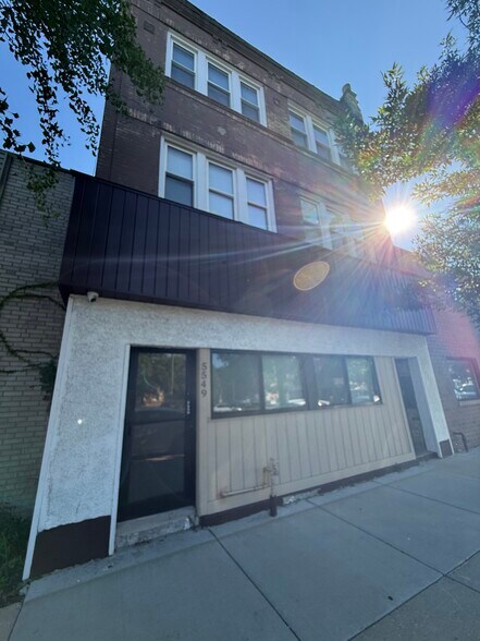 Building Photo - 5547 N Lincoln Ave