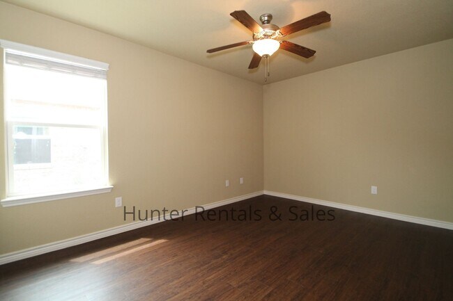Building Photo - Airport and Texas A&M Central Texas Nearby!