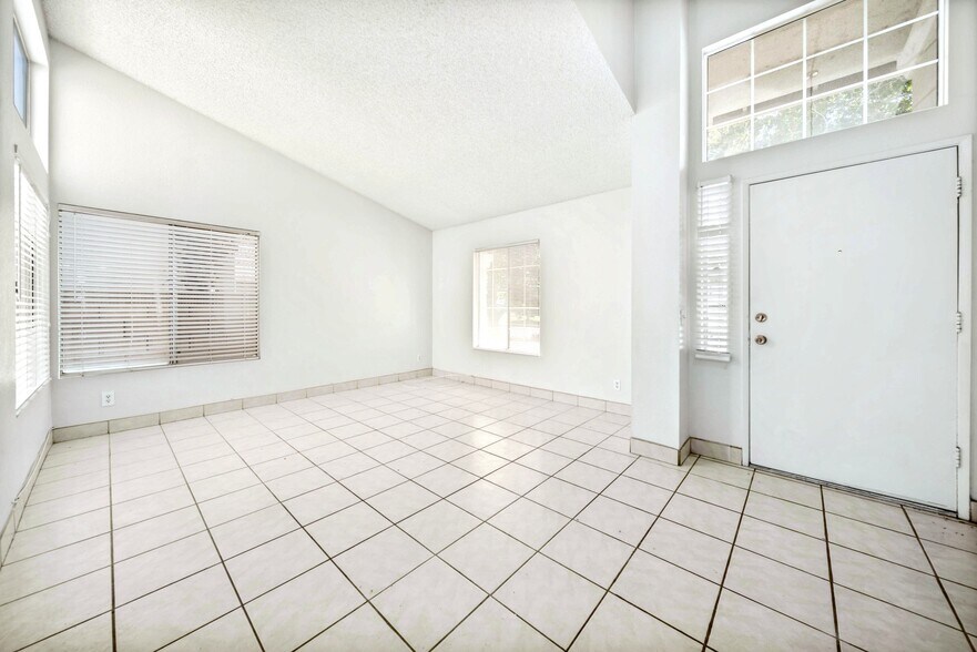 Building Photo - 771 E Avenue K7