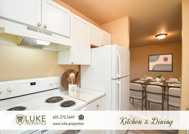 Building Photo - 405 S Sycamore Ave