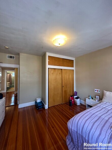 Building Photo - 10 Strathmore Rd