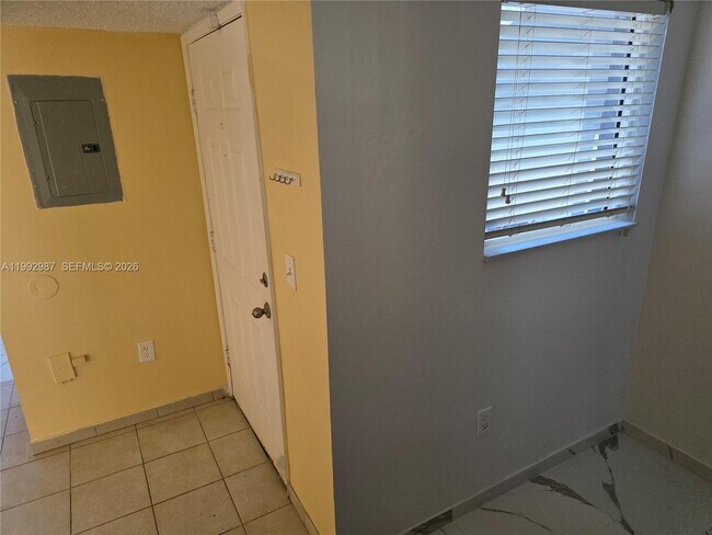 Building Photo - 1176 NW 124 Pl