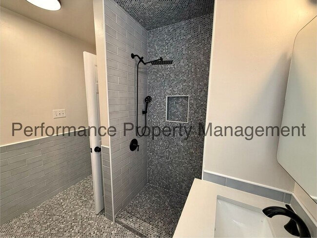 Building Photo - Gorgeous 3 Bed/3 Bath E Bakersfield Home w/ RBP & $0 Deposit Option